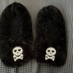 Source Unknown Black Skull Slippers